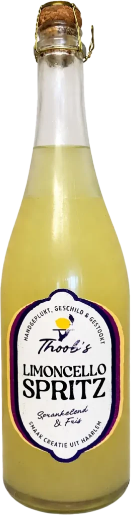 Limoncello Spritz fles met geel drankje en gouden dop, Italiaansecocktail